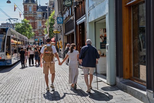 Ben van der Burg in een zakelijke en toegankelijke setting, passend bij een artikel over zijn gezin, carrière en privéleven